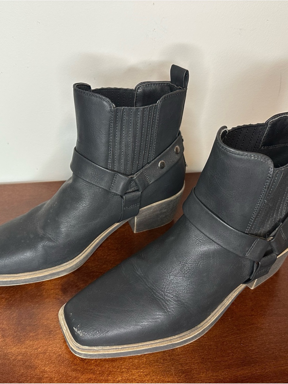 True Craft women’s black leather square-toe harness boots 9.5